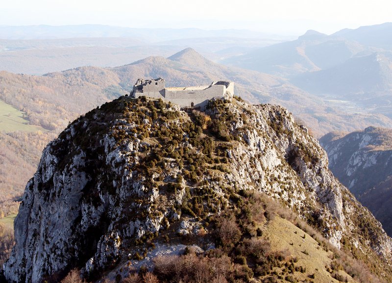 Montségur le mythe à l\'épreuve de l\'archéologie